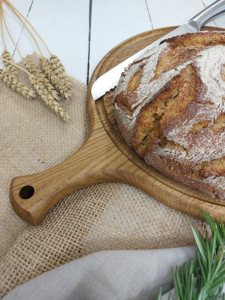 Premium Oak Board, Artisanal Bread Serving Platter, Elegant Circular Bread Cutting Board, Gourmet Serving Wheel, Stylish Baking Accessory, Round Cutting Board with handle, Charcuterie Board For Serving, Chopping Board, Cheese Board, Gift For Mum, Decoration For Easter Table