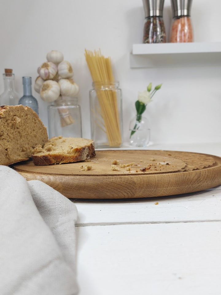 Premium Oak Board, Artisanal Bread Serving Platter, Elegant Circular Bread Cutting Board, Gourmet Serving Wheel, Stylish Baking Accessory, Round Cutting Board with handle, Charcuterie Board For Serving, Chopping Board, Cheese Board, Gift For Mum, Decoration For Easter Table